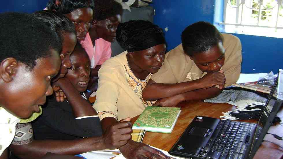 10 Principles to Consider when Introducing Icts into Remote Low-income Educational Environments